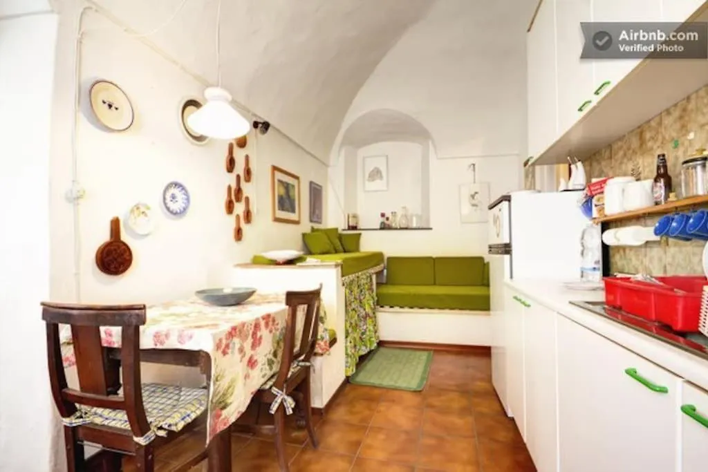 A Romantic Place On The Hills Looking On The Sea Apartment Isolalunga