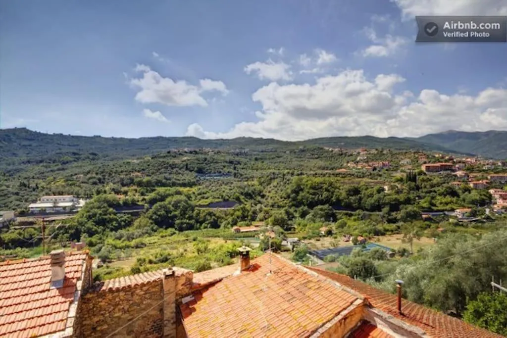 A Romantic Place On The Hills Looking On The Sea Apartment Isolalunga